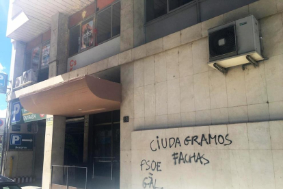 Cs de Lleida denúncia davant dels Mossos pintades a la seua seu