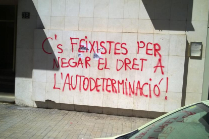 La pintada a la seu de Ciutadans a Lleida