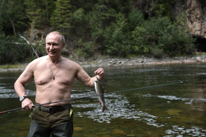 Putin toma unos días de descanso y se va de pesca a Siberia
