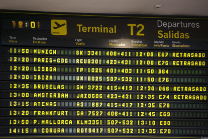 Una pantalla d'informació a l'aeroport de Barajas.
