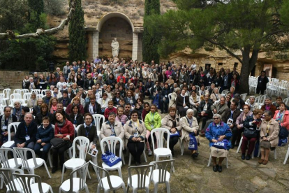 Fotografia de família dels participants en aquesta trobada a Aitona.