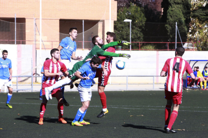 El Lleida B va ser millor a la primera part però després del descans, i amb un menys, va sucumbir davant d’un bon San Cristóbal.
