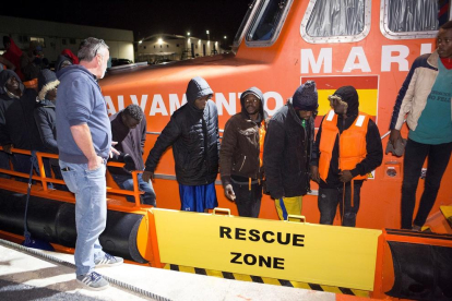 Salvament Marítim va rescatar els 42 homes.