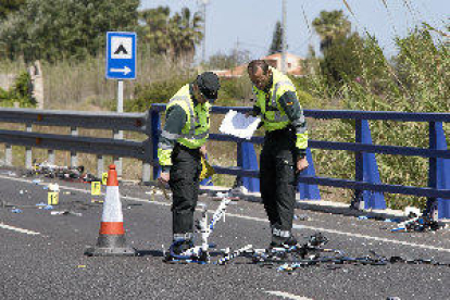 Dos ciclistes morts i tres de greus en ser atropellats per un turisme a València