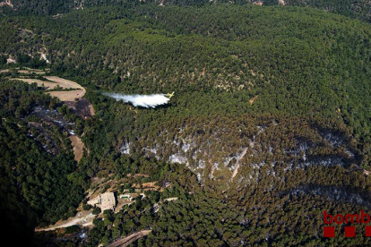 Imatge aèria de l’incendi cedida pel cos de bombers de la Generalitat.