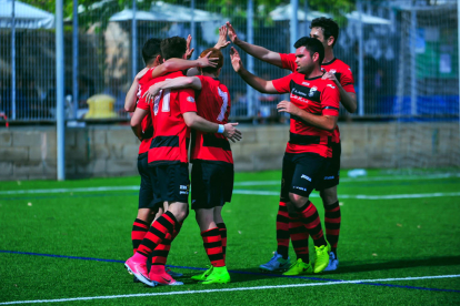 Los jugadores del Almacelles celebran el 0-1, obra de Berbegal.