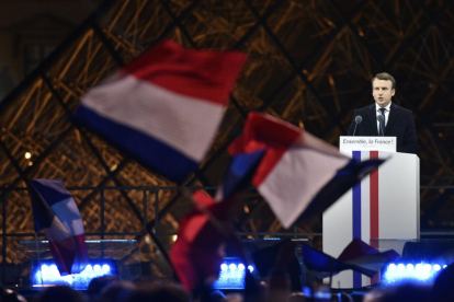 Macron pronuncia el seu discurs davant del Louvre després de guanyar les presidencials de França.