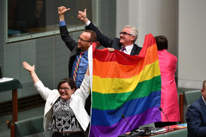 Diputados australianos celebrando ayer la aprobación.