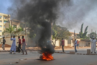 Protestas en las calles de Jartum, la capital de Sudán, contra el golpe militar.