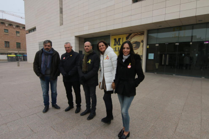 Membres de la candidatura de Junts per Catalunya, ahir, al Museu de Lleida.