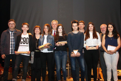 Foto de familia de los premiados en la categoría infantil y juvenil que tuvo lugar el sábado por la noche en Bellpuig.