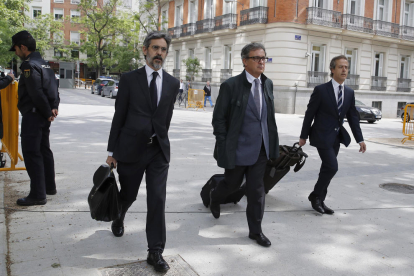 Jordi Pujol Ferrusola, a su llegada ayer a la Audiencia Nacional junto a su abogado.