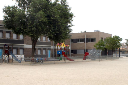 El gimnàs es construirà al pati posterior de l’escola.