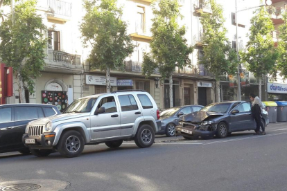 Dos vehículos colisionaron por alcance en la Rambla d’Aragó. 