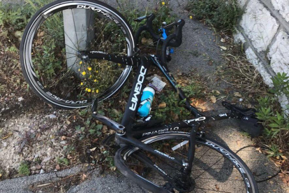 Estat en què va quedar la bicicleta de Froome.