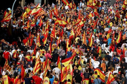 Las manifestación, llena de banderas españolas.