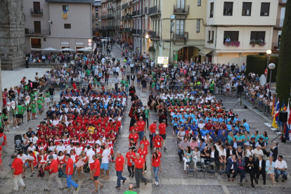 Tots els participants es van concentrar ahir a la plaça dels Oms, davant de l’ajuntament de la Seu d’Urgell.