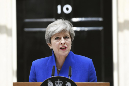 La primera ministra britànica, Theresa May, durant una roda de premsa al núm. 10 de Downing Street.
