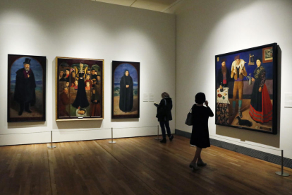 La sala del Museo del Prado de Madrid con los cuatro grandes lienzos de Miquel Viladrich, cedidos por la Hispanic Society of America.