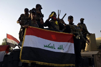 Tropes iraquianes celebren la victòria sobre l’Estat Islàmic.