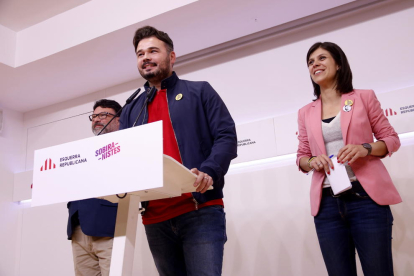 Rufián compareció ayer con Nuet y Vilalta satisfechos con los resultados de las elecciones.