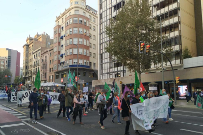 Un moment de la protesta a Lleida per reclamar l'estabilització de les plantilles del sector públic.