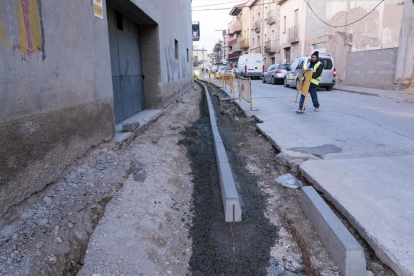 Renoven voreres i xarxa de l’aigua a l’avinguda Catalunya.