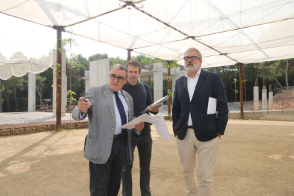 El alcalde visitó ayer el Museu del Clima i de la Ciència., junto con su coordinador y Larrosa.