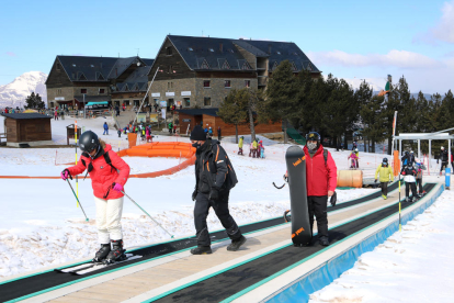 L'aixecament del confinament comarcal provoca un augment considerable d'esquiadors a les estacions