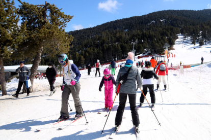 L'aixecament del confinament comarcal provoca un augment considerable d'esquiadors a les estacions