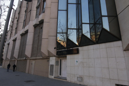El edificio del Passeig de Ronda donde hay más de una quincena de pisos vacíos u okupados.