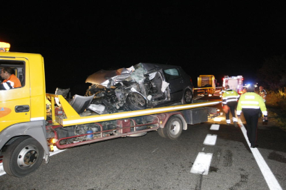 El cotxe que conduïa l’home mort va quedar reduït a ferralla a la Sentiu.