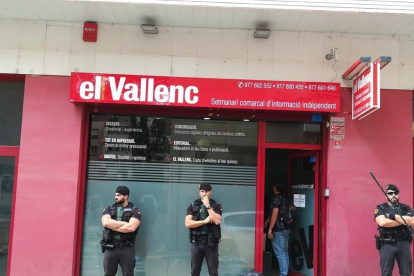 La Guàrdia Civil escorcolla un local en Valls a la recerca de material per al referèndum