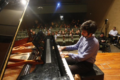El pianista José Antonio Tolosa va obrir a la UdL la ‘marató’ Granados amb l’obra ‘Jardí d’Elisenda’.