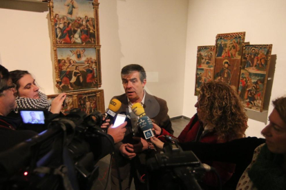 El director del Museu de Lleida, Josep Giralt, atén els mitjans aquest dimarts.