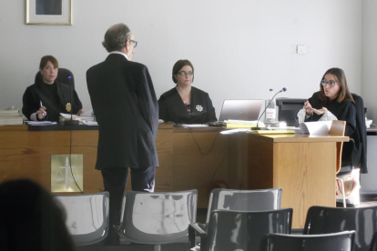 Un momento del juicio celebrado contra el exalcalde Joan Riu el pasado mes de noviembre en Lleida.
