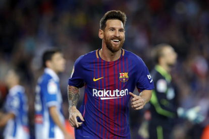Messi celebra con Jordi Alba uno de los goles que marcó ayer