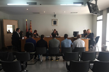 Un momento del juicio celebrado ayer por el ataque al autobús fletado por Societat Civil en 2014.