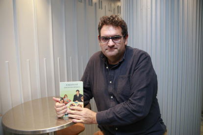 El escritor Jordi Puntí, ayer en las instalaciones del Grup SEGRE.