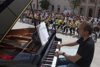 El pianista de Cervera Santi Riu va protagonitzar una de les activitats concertístiques de la jornada.