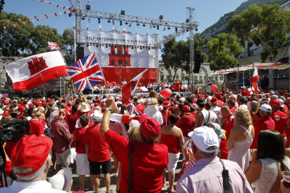 May celebra el referèndum en què Gibraltar va votar ser britànic