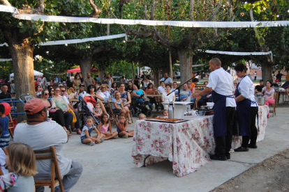 La ‘masterclass’ del cuiner Joel Castañé durant el JuliolFest, al parc municipal de Mollerussa.