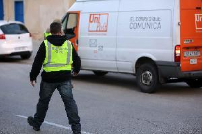 La Guardia Civil detiene al director general de Unipost y registra su sede