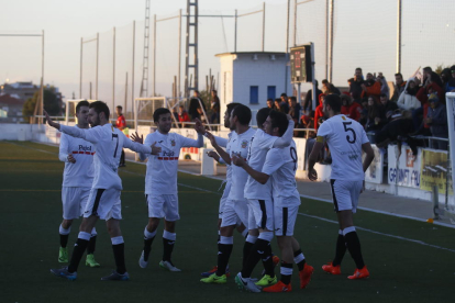 Los jugadores del Borges celebran uno de los goles del partido de ayer.