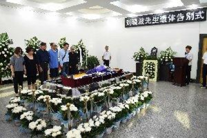 El nobel Liu Xiaobo és incinerat en una cerimònia 