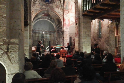 Actuación del trío Syrinx en la iglesia de Sant Andrèu de Salardú.