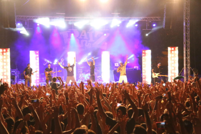 Cerca de 2.500 personas en el concierto de la Raiz en Torregrossa