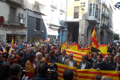 Unas 400 personas se manifiestan en plaza Paeria a favor de la unidad de España