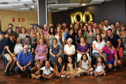 La Lola de Riu celebra els 100 anys amb la família i amics