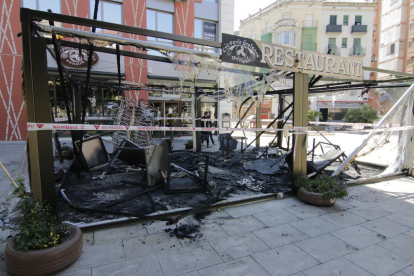 La terraza del restaurante ardió por completo en un incendio provocado. 